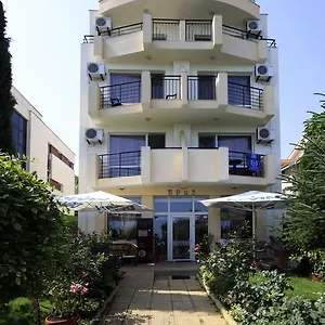 https://hotel-briz.burgashotels.net